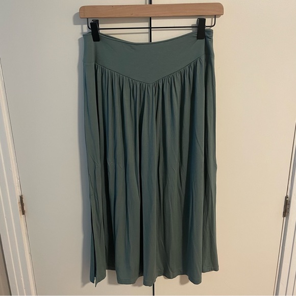2- Gap Skirts - Picture 2 of 11